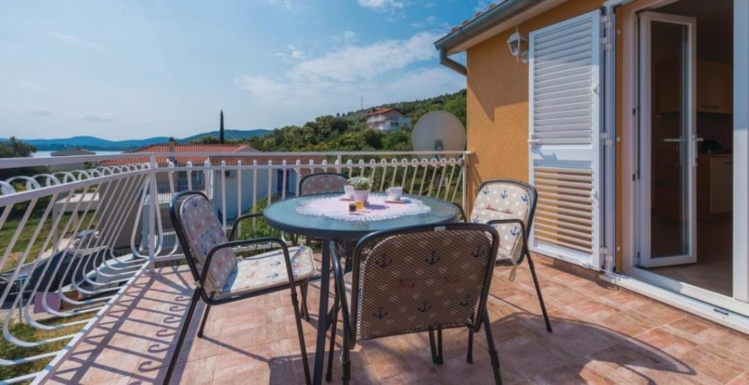 Apartment Petra Raslina Dış mekan fotoğraf